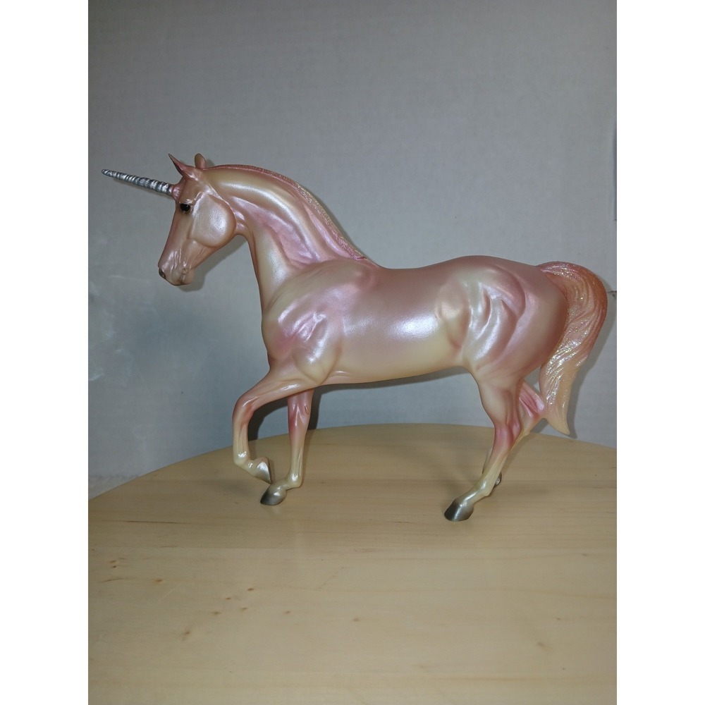 Breyer Horses Classics Size Aurora Unicorn  Pink Pearlescent Gloss
